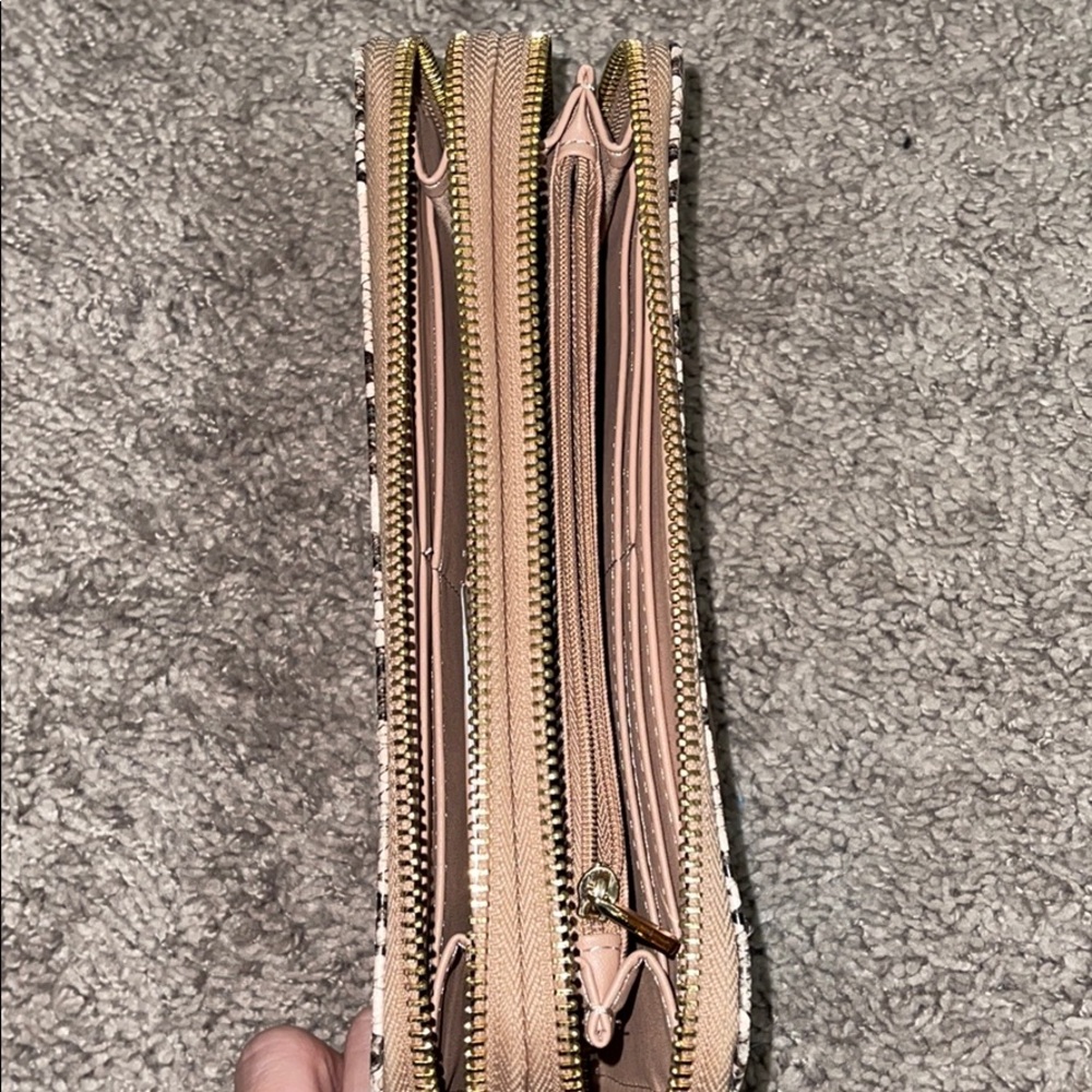 Wallet with strap - Picture 2 of 3